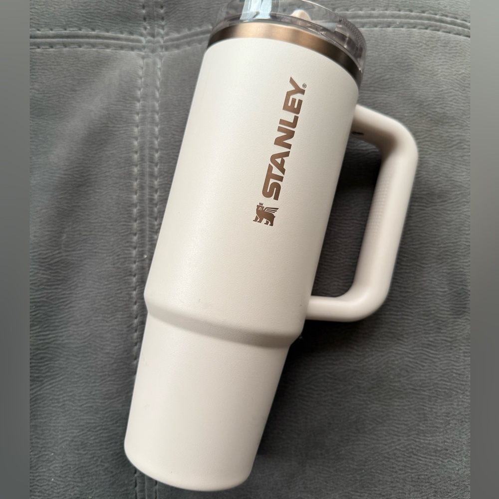 New Stanley 30oz  no spill tumbler